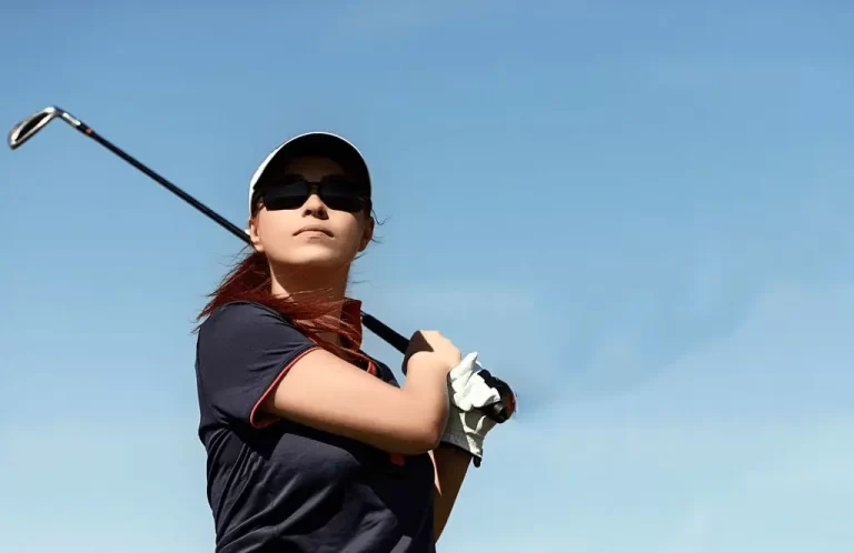 women golfer